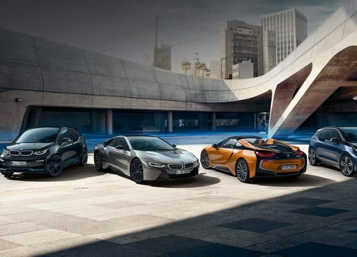 Veículos da BMW ao lado uns dos outros