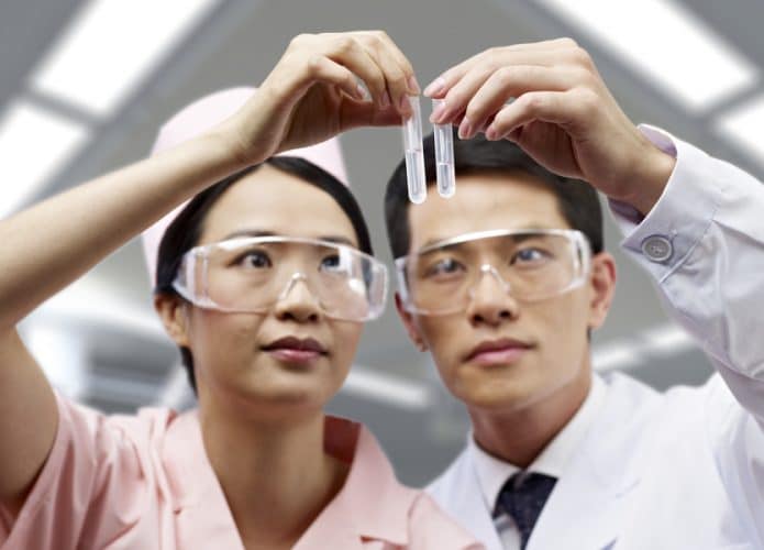 cientistas-chineses-695x500