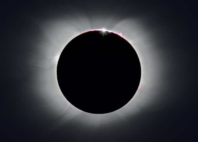 Eclipse solar total na Antártida