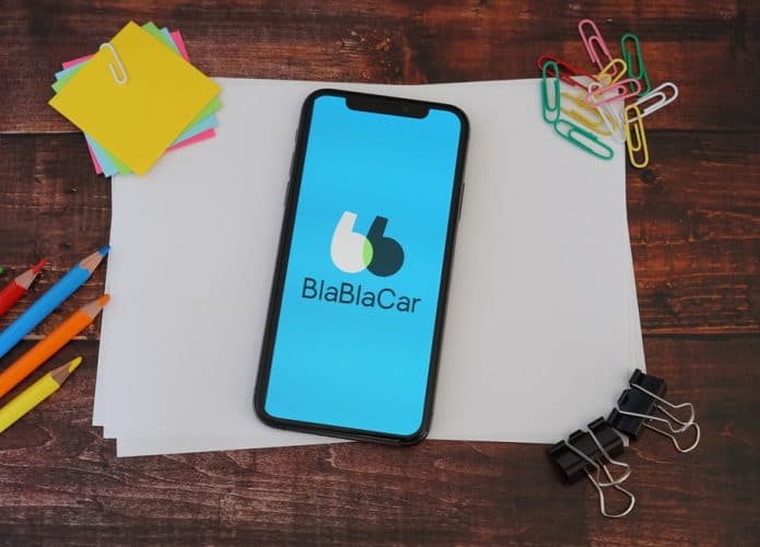 Logo do blaBlaCar em um celular