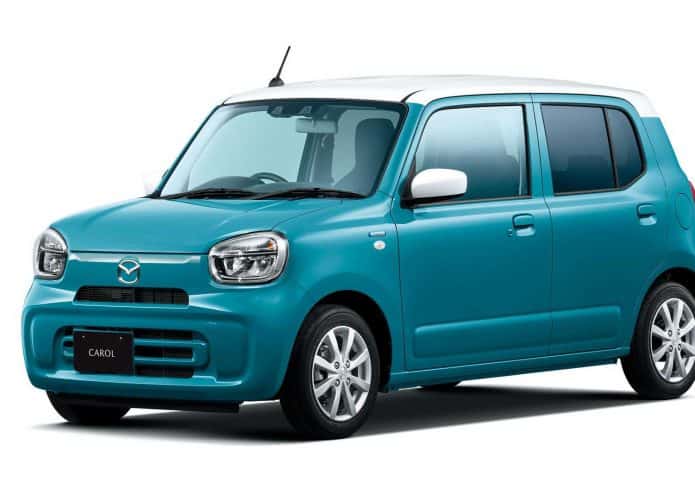Mazda Carol em tom azulado com teto branco