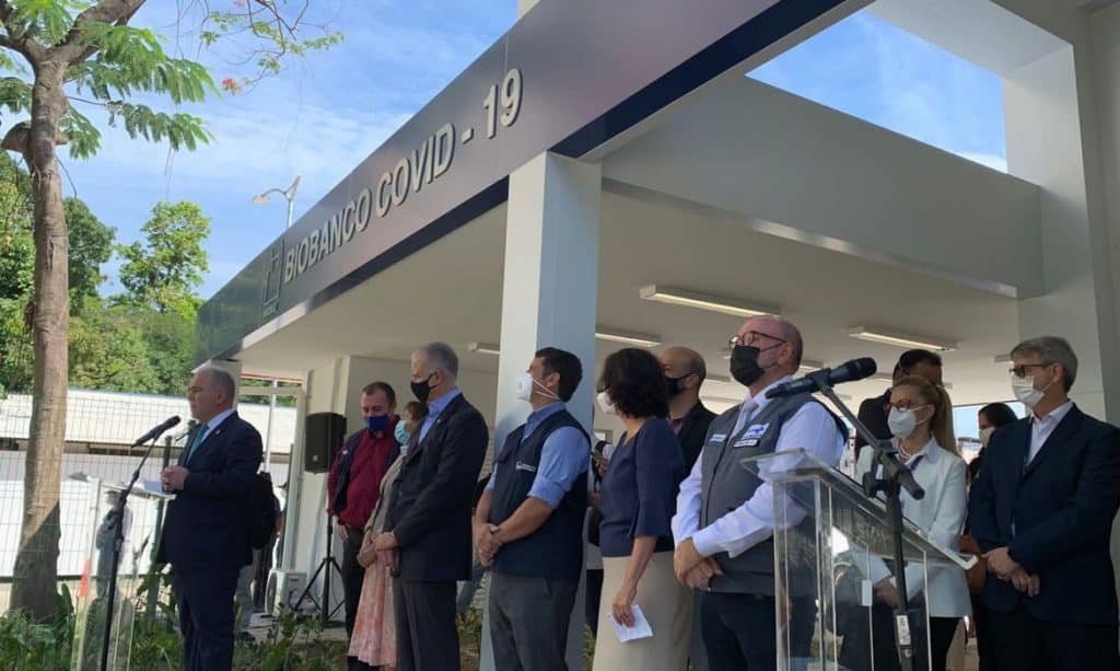 Pessoas na inauguração do Biobanco da Fiocruz 