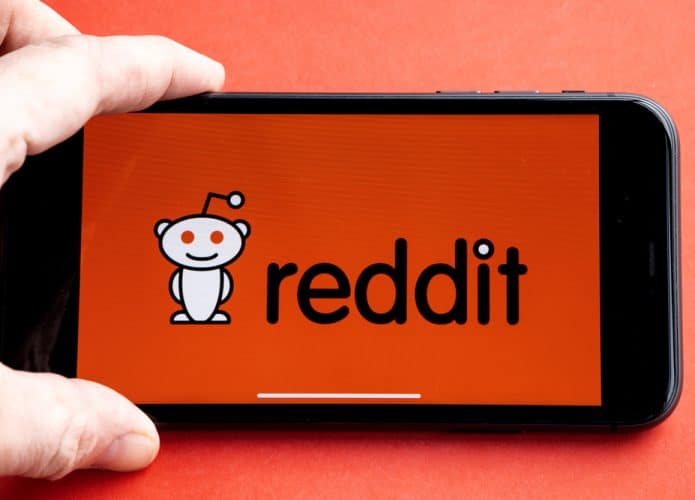 Reddit é um site de agregação de notícias sociais, conteúdo da web e discussão.