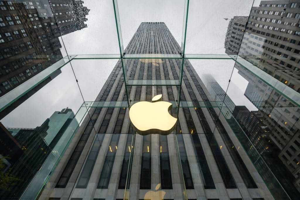 Apple oferece bônus de R$ 1 milhão para evitar fuga de profissionais para a Meta