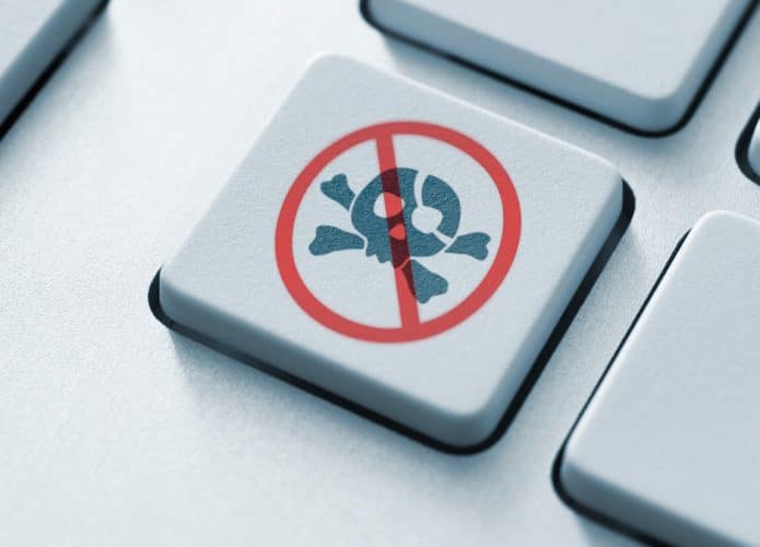 Símbolo antipirataria em um teclado de computador