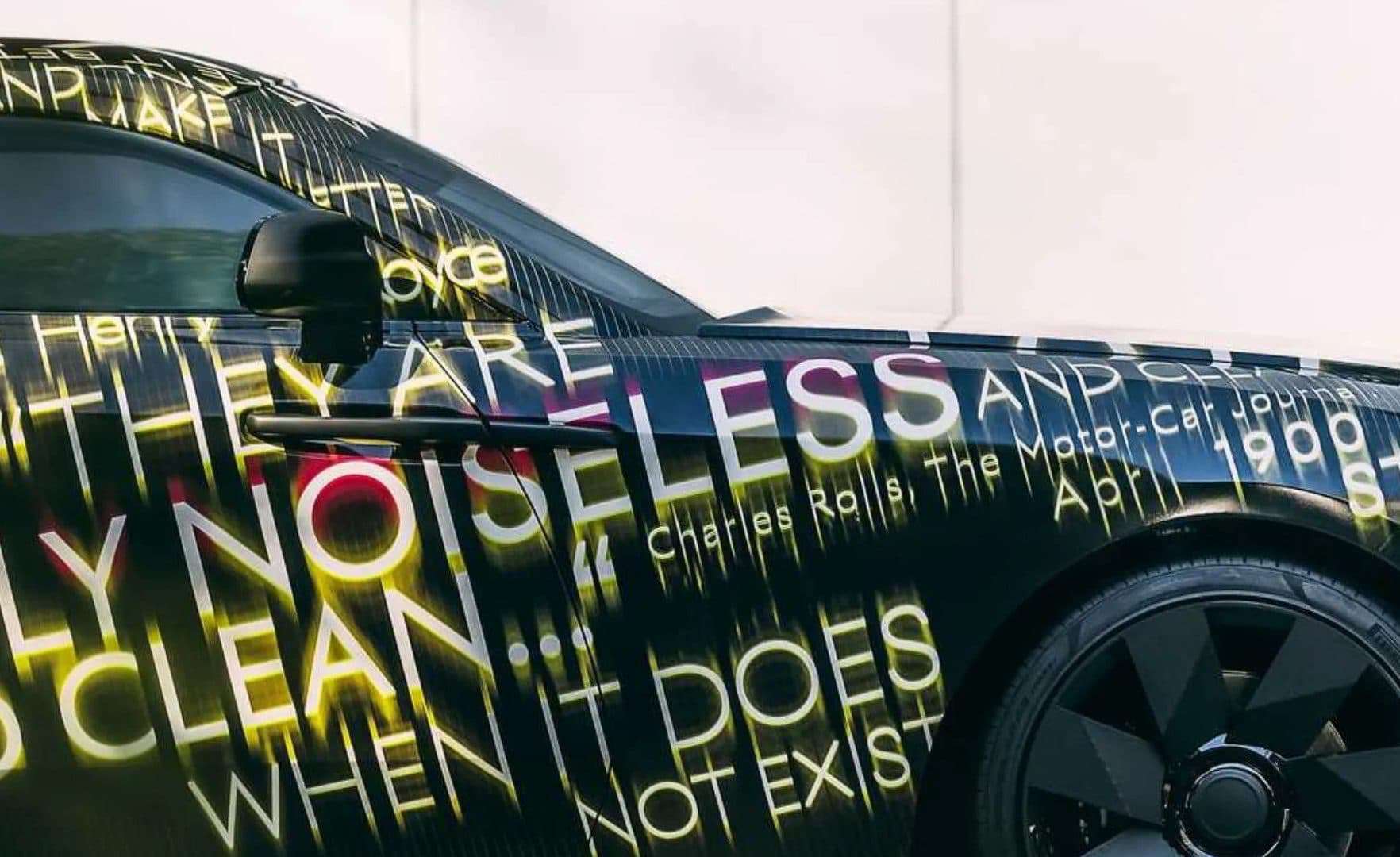Spectre, da Rolls-Royce, camuflado