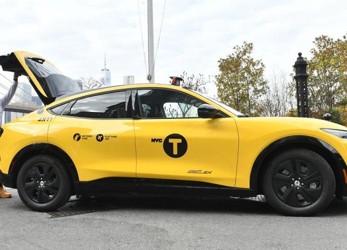 Táxi Mustang Mach-E, em Nova York