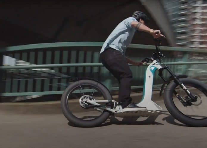 A-Ride, crossover entre e-bike e patinete elétrico