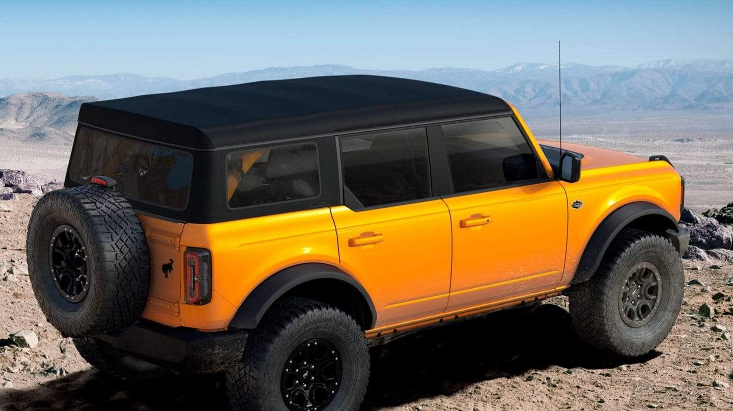 Ford Bronco amarelo com capota preta