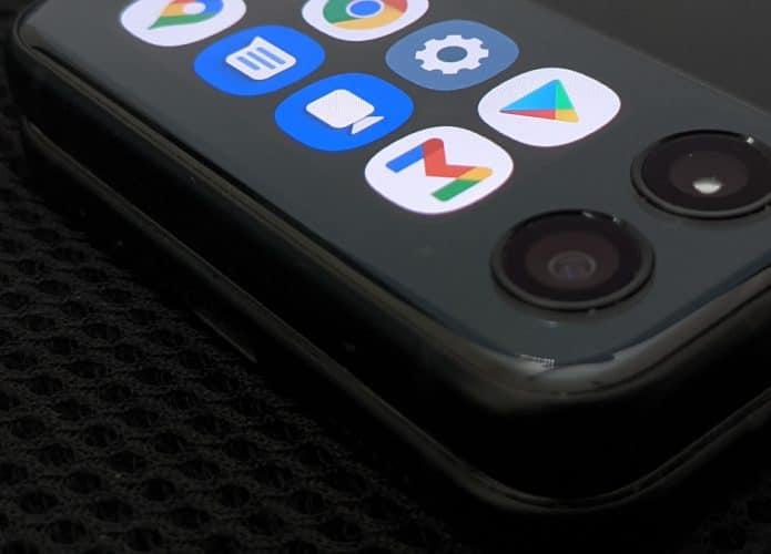 CoverScreen OS dá novas funcionalidades para tela externa do Galaxy Z Flip 3