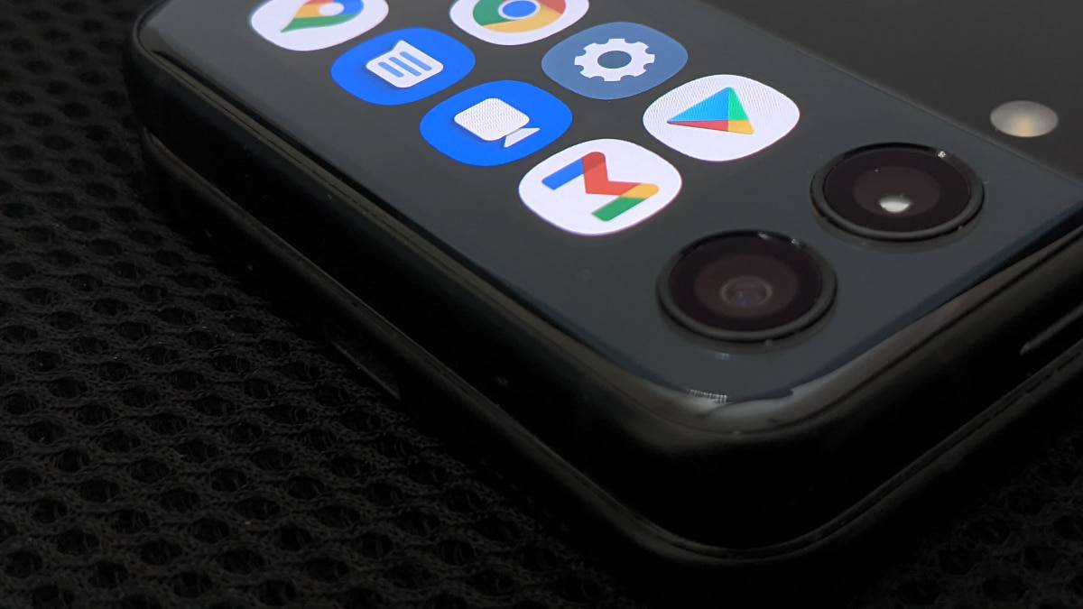 CoverScreen OS dá novas funcionalidades para tela externa do Galaxy Z Flip 3