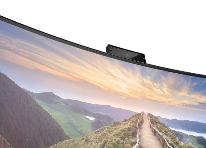 Detalhe da webcam 4K retrátil do monitor da HP