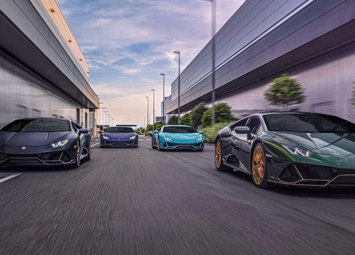 Vários carros da Lamborhini para ilustrar recorde de vendas da marca de luxo em 2021
