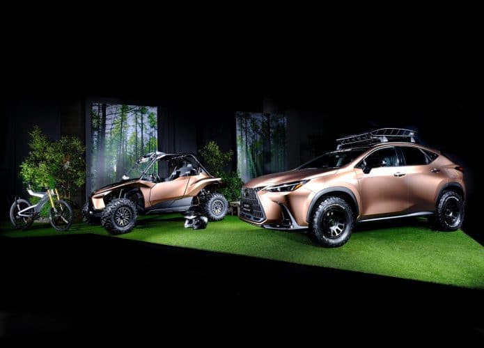 Dois carros conceito da Lexus no Salão do Automóvel de Tóquio
