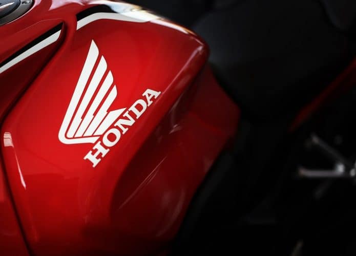 Detalhe de logomarca da Honda