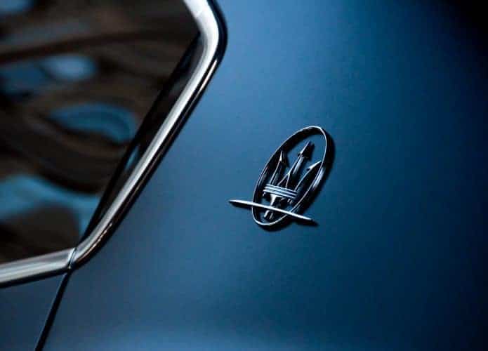 Logomarca da Maserati em detalhe
