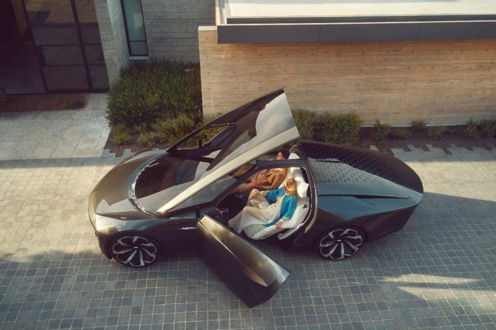 Carro elétrico com as portas abertas