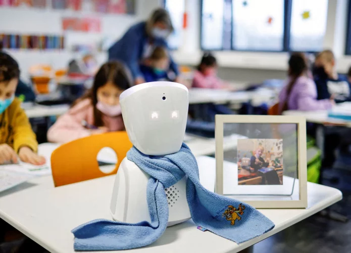 robo-avatar-escola-alemanha-695x500.webp