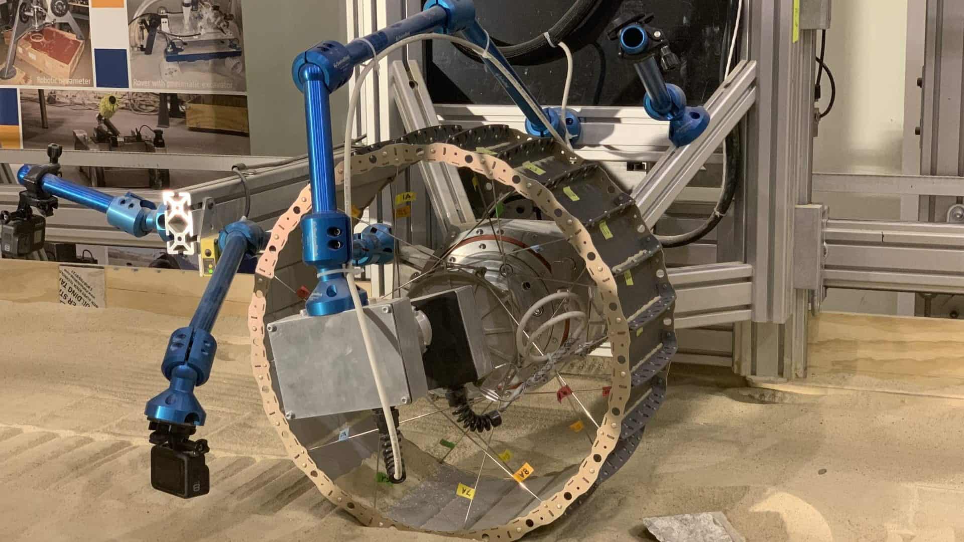 Roda de metal do veículo lunar da Nasa