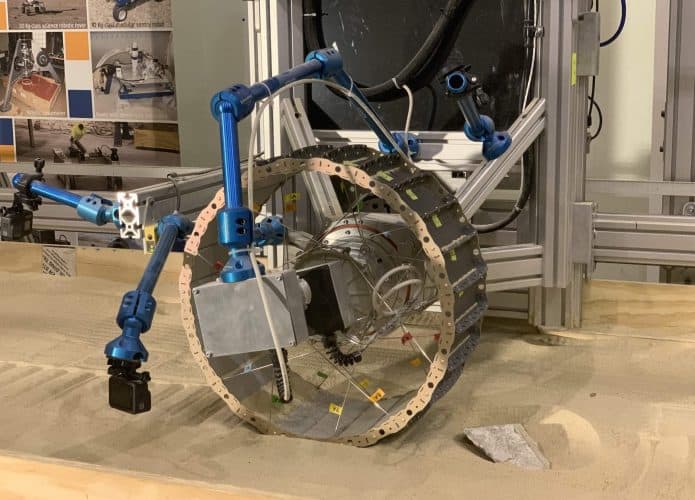 Roda de metal do veículo lunar da Nasa