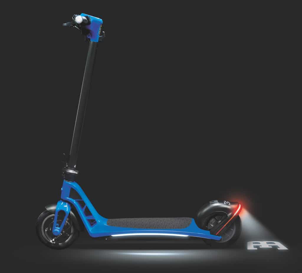 Scooter elétrica da Bugatti na cor azul