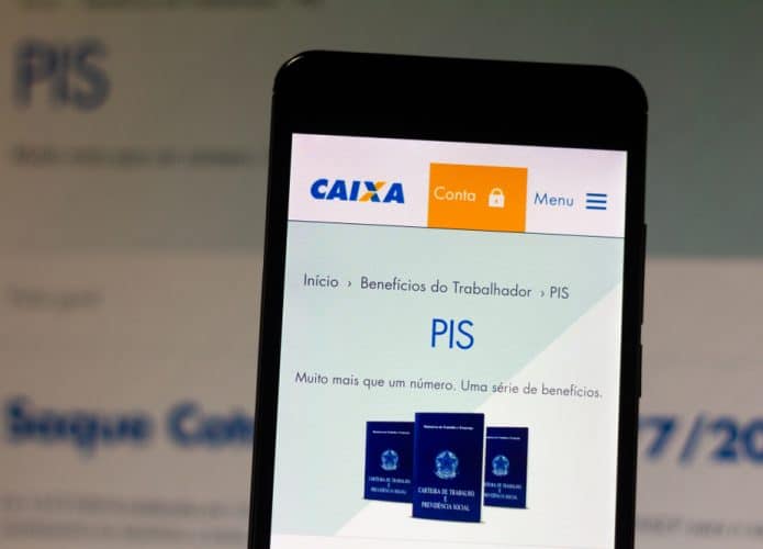 Site da Caixa Econômica Federal com destaque para o PIS, direito do trabalhador brasileiro