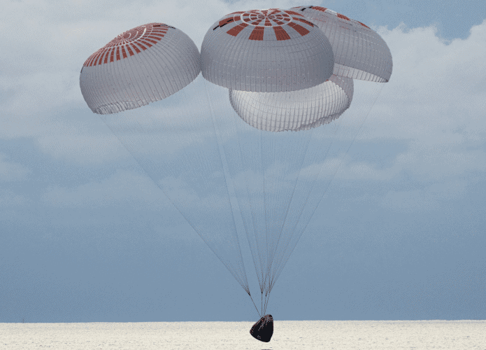 splashdown-SpaceX-Dragon-695x500.png