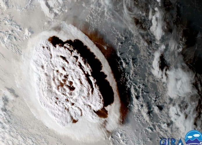 vulcao-Tonga-satelites-695x500