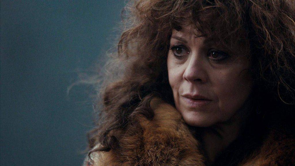Imagem da atriz Hellen McCrory. Atriz morreu de câncer em abril de 2021 e temporada final de Peaky Blinders deve homenageá-la