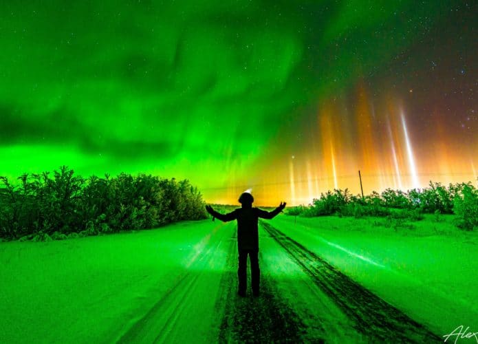 Aurora e Pilares de Luz sobre a Noruega