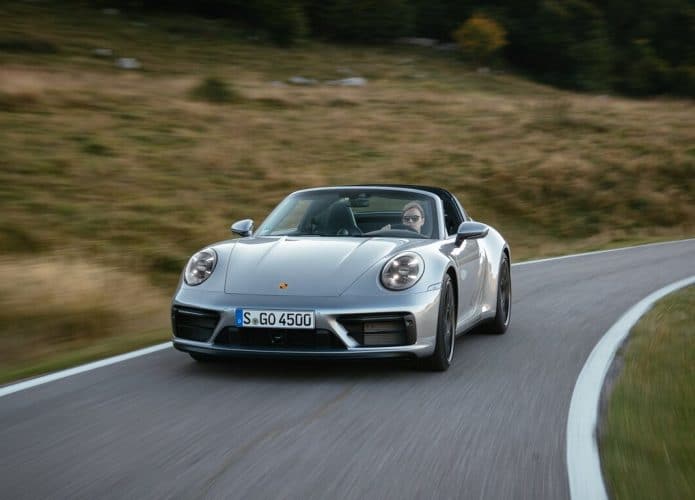 Porsche-911-695x500