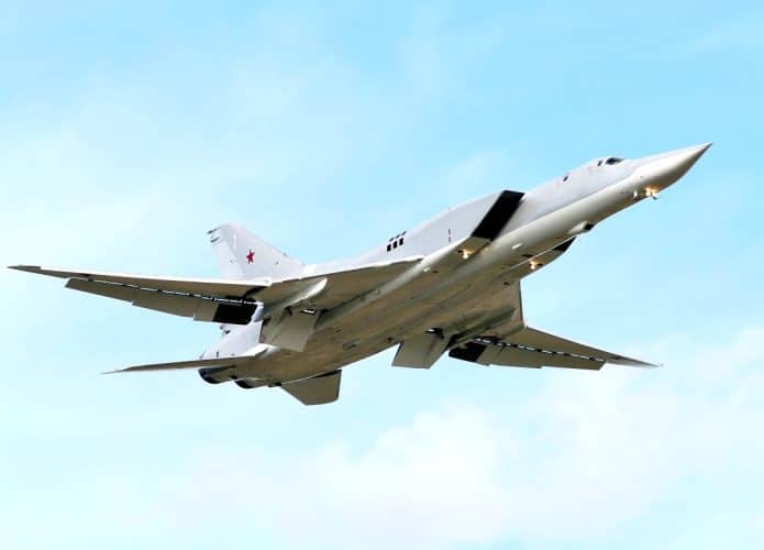 Bombardeiro russo Tupolev Tu-22, que foi expulso do espaço aéreo sírio por americanos