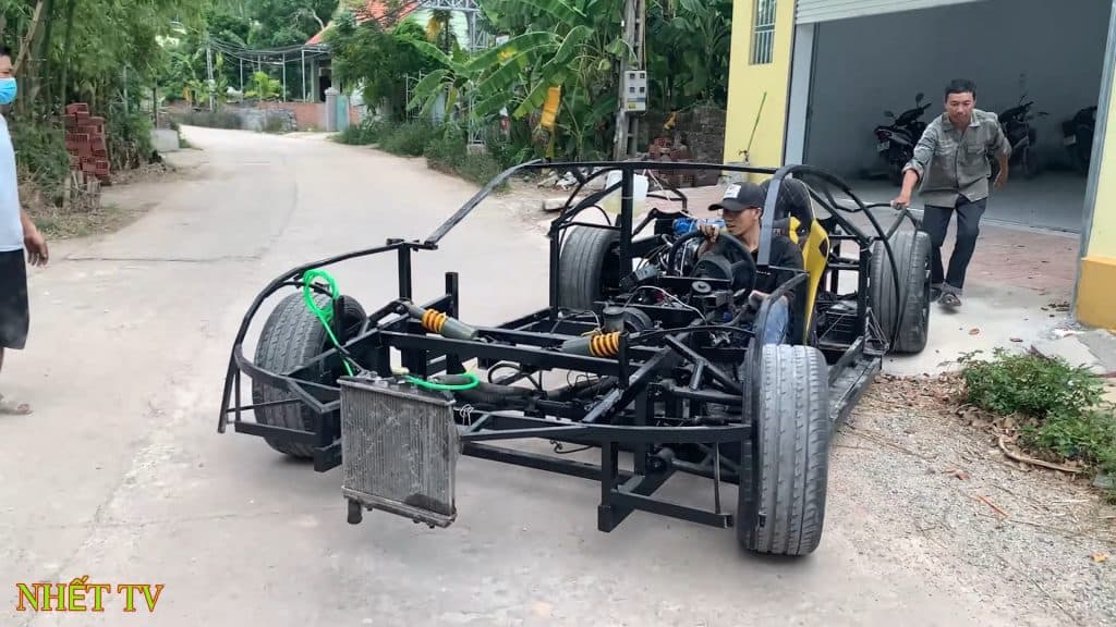 Chassi do carro criado pelos youtubers