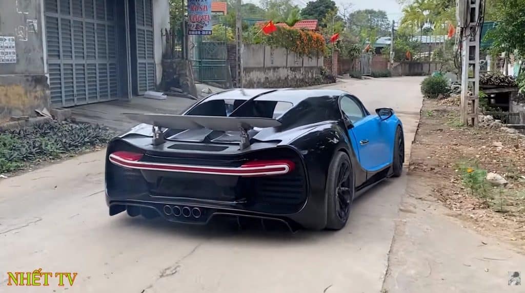 Parte de trás do Bugatti Chiron criado pela equipe vietnamita