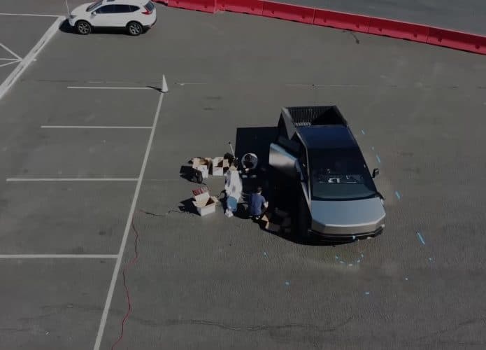 Imagem da Cybertruck em Fremont capturada por um drone