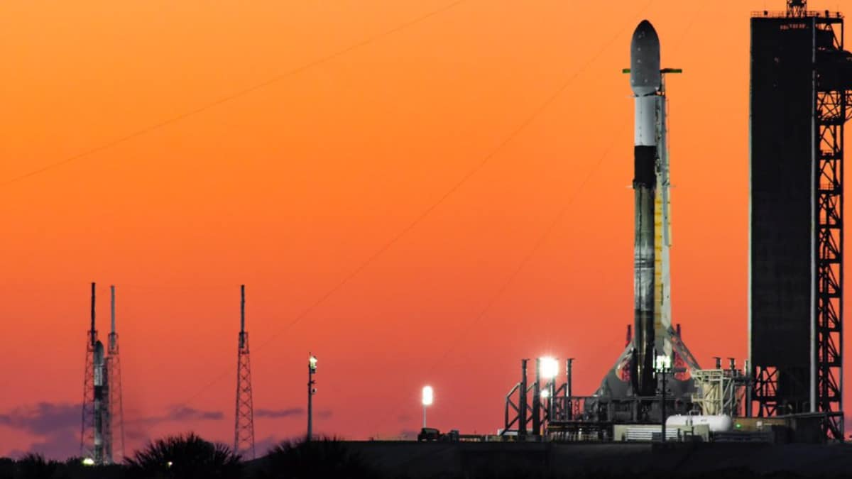 dois-foguetes-falcon-9-capa