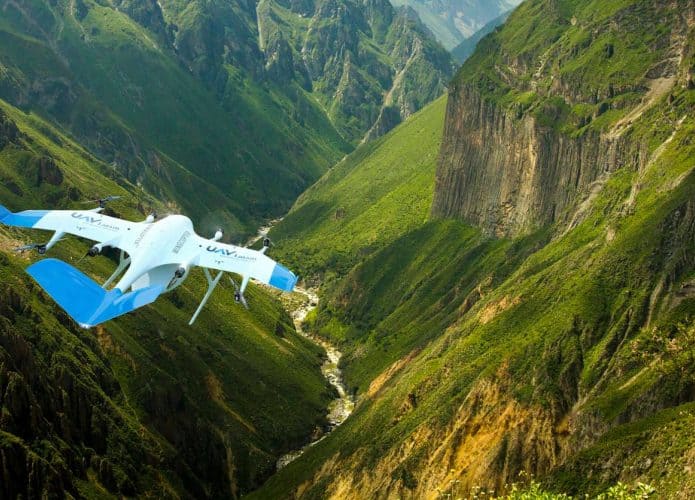 Um drone da empresa alemã sobrevoando os Andes peruanos