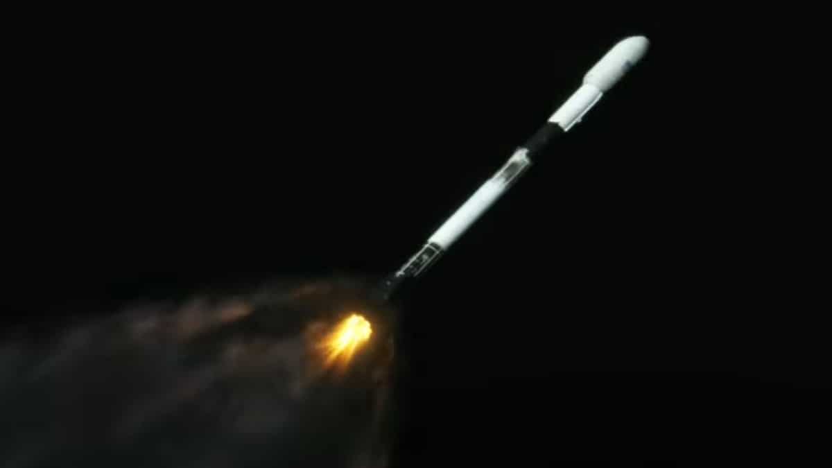 Decolagem de foguete Falcon 9 na missão CSG-2