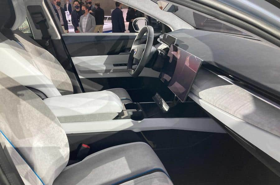 Imagem de dentro do veículo elétrico