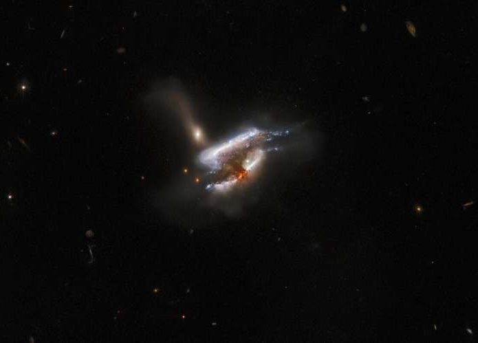 hubble-captures-swirli-695x499