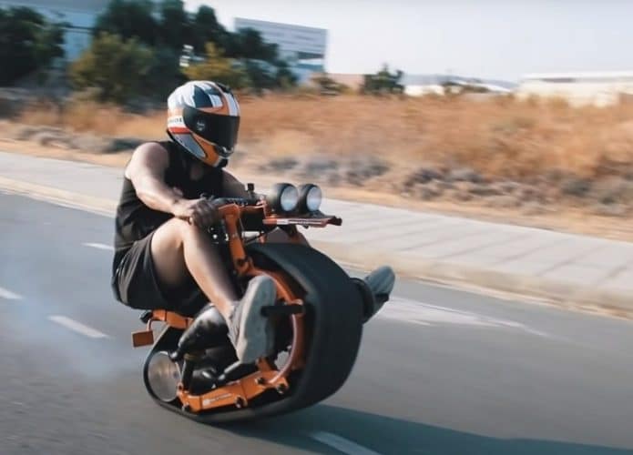 Moto monotrilho do canal Make It Extreme