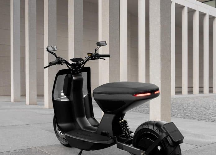 Uma scooter elétrica alemã da Naon