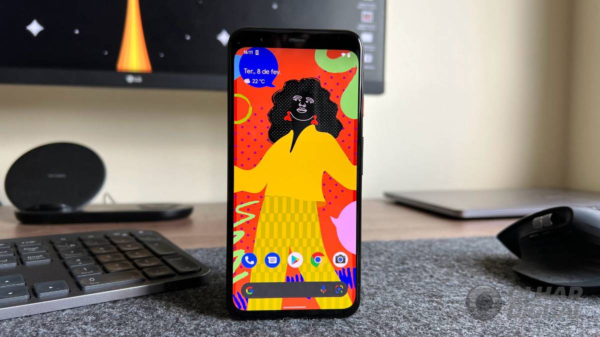 Google Pixel 4 com papel de parede do Mês da História Negra (Imagem: André Fogaça/Olhar Digital)