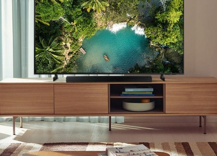 Soundbar HW-A555 com TV da Samsung