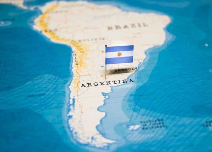 Com qual documento posso viajar para a Argentina?