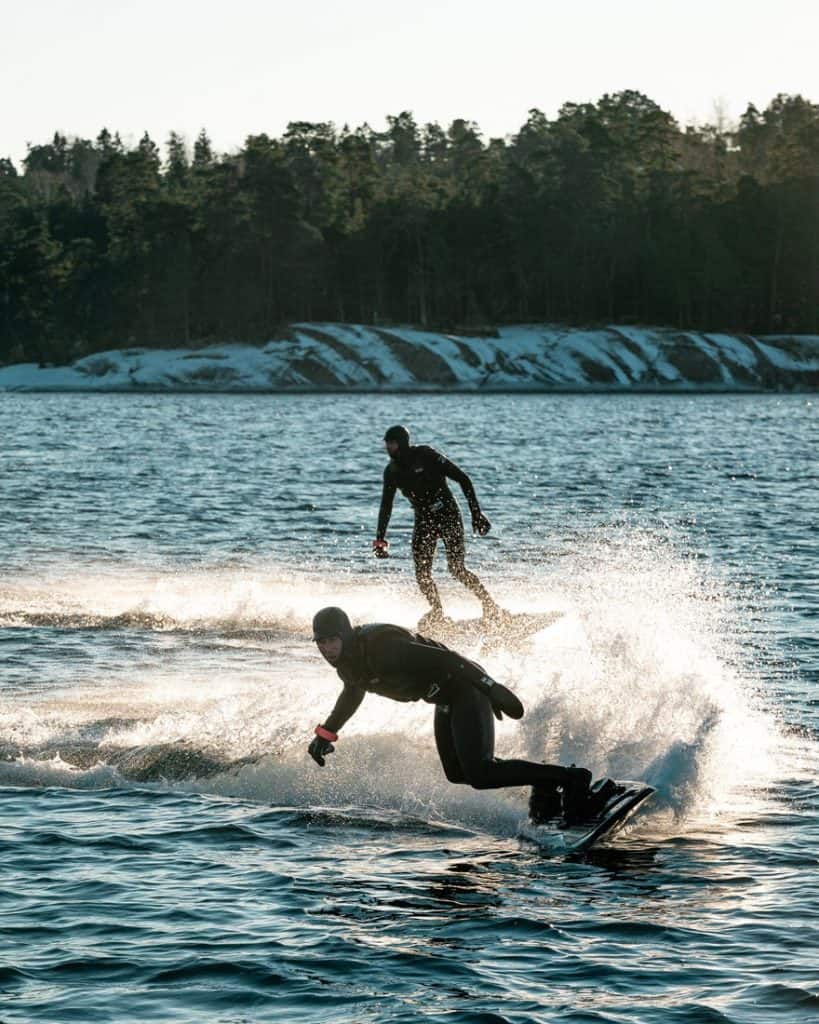 Dois surfistas