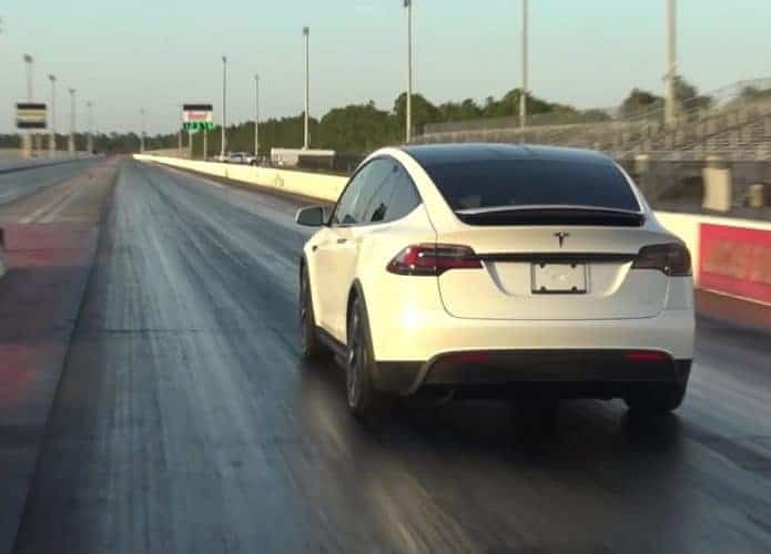 Tesla Model X Plaid bate recorde mundial de quarto de milha