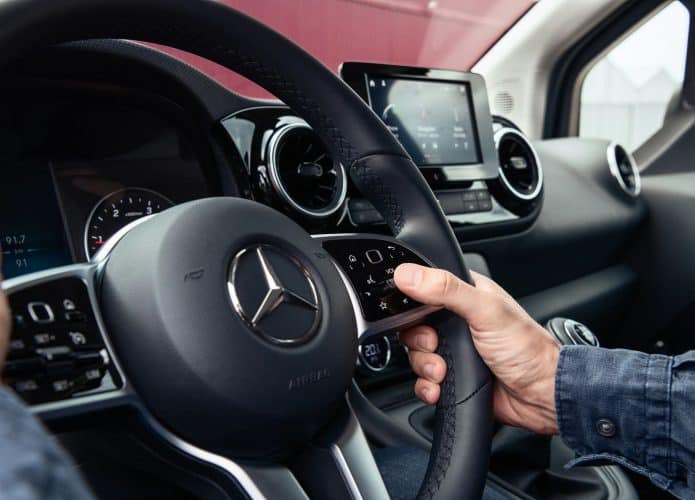 Volante de um veículo da Mercedes-Benz