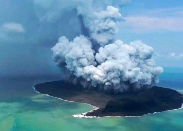 vulcao-tonga-695x500