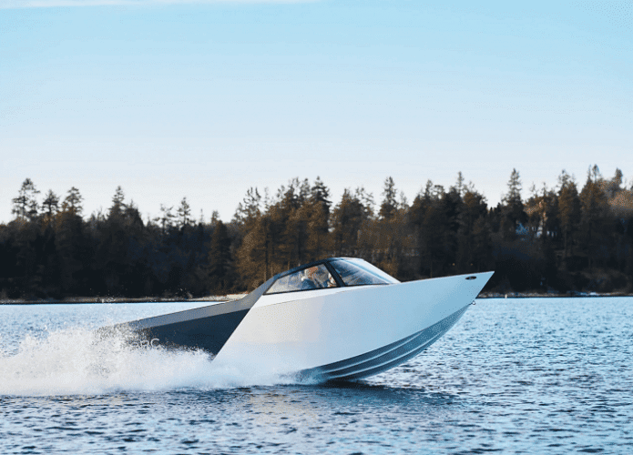 Arc One: barco elétrico tem design elegante e uma bateria enorme